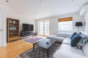 Luxury 3BDR Home w Garden and Parking West London