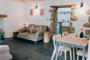 Cute and cosy 2 bed cottage in beautiful Solva