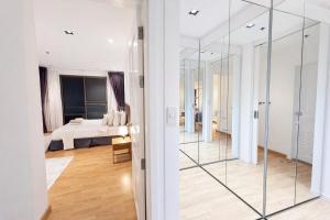 Newly renovated 4-6 pax apartment near Nana BTS