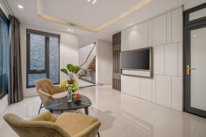 Tinys Villa 4 - Near Beach, Tourist Town, Pool with Jazcuzzi, Private Karaoke Room