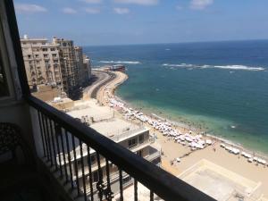 شقة بالمندر بنوراما علي البحر