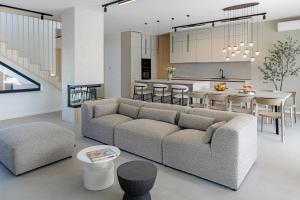 Villa 60 Degrees with heated pool and basketball court