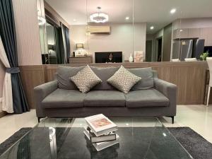 2 Bed 2 Bath Luxury Apartment Next to Convention Center