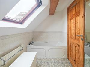 2 Bed in Swanage oc-t35179
