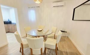 Patio Cadenas Apartments