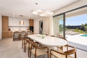 Designer Beach Villa Limes - Pool, Spa & Games