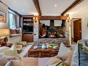 3 Bed in Blandford Forum oc-83442