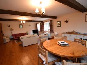3 Bed in Bridport oc-dc067