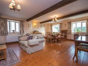3 Bed in Bridport oc-dc067