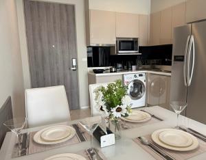 Luxury 2BR 2BA Trapezo Walk to MRT QSNCC