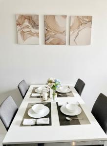 Luxury 2 bed room 2 bathroom near QSNCC 400m MRT