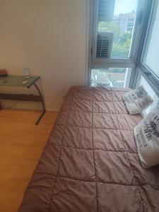 Living, 2 dormitorios con Cochera y Vista a los Bosques, BBQ y Laundry