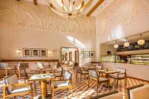 DLF Club 4