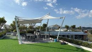 Family Studio in Skypark Laguna Bang Tao King Bed & Pool