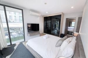 Spacious 2BR Condo with 2 Balconies in Sukhumvit16