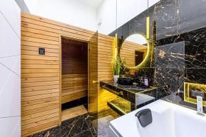 St Stephen Luxury Suite with Jacuzzi and Sauna
