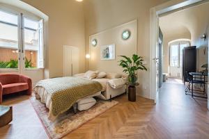 20min Sea & Airport - AC&WIFI Pastel & Mid-Century Suites