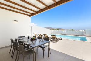 Villa Los Altos Blanca 8A by Escape Home