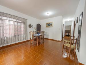 Casa com Churrasqueira a 500m da Praia de Solemar