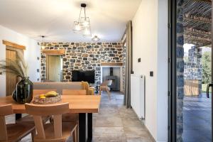 Kozilis Villas, By IdealStay Experience