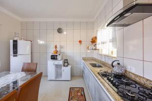 Casa de 4 suites com piscina, próxima a praias e do centro de Ubatuba