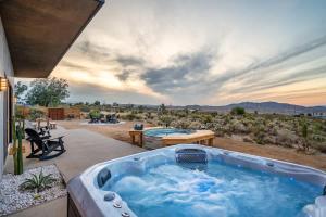 Desert Mantra - New Home Spa 10 Min to JT Park