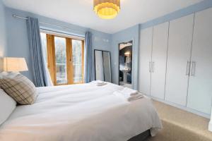 Bright 2BDR Split Level Apt Near Phoenix Park