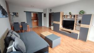 Beatris Modern Comfort