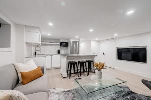 Cozy 2BR Basement Suite in Leslieville