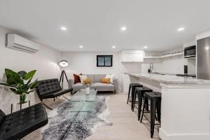Cozy 2BR Basement Suite in Leslieville