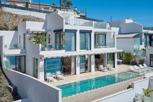 Villa Horizon - Luxury, Heated Pool and Jacuzzi