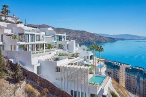 Villa Horizon - Luxury, Heated Pool and Jacuzzi