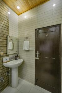 ELIVAAS Aaram Bagh Pet-friendly Villa With Views and Terrace Sit-Out