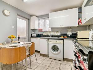 1 Bed in Sherborne oc-93804