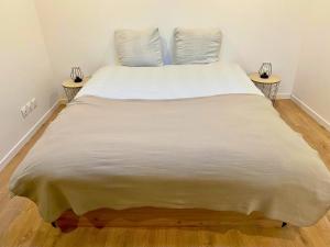 T2 moderne et calme - face gare & proche centre