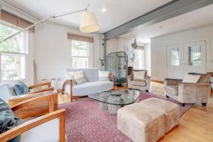 Experience London in amazing reconverted Gin house