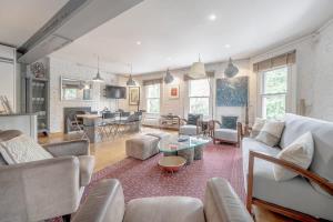 Experience London in amazing reconverted Gin house