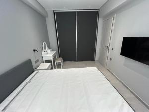 Modern Urban Apartment by Domicile