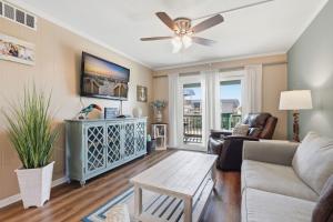 Sea Cabin Shores w Pool View and Ocean Peek