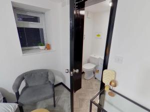 Near MediaCityUK & CityCentre-FreeParking-Sleeps2