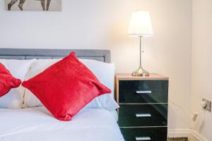 Sleeps up to 7, Pool and Ping Pong Table, Free WiFi and Parking, Perfect for Groups