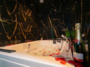 La Bulle Émeraude - Jacuzzi, Terrasse, Parking privé et gratuit