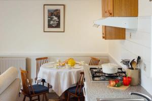 Oak Cottage at Scolton Cottages - Indoor pool