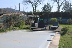 Maison au calme avec jardin et piscine