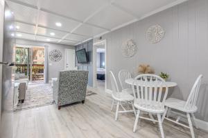 Sunny Side at The Sands - Walk to Coligny