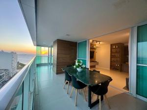 Apartamento alto padrão com vista mar na Barra