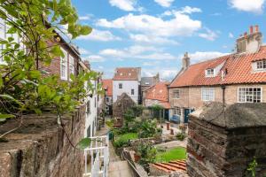 3 Bed in Whitby oc-w454