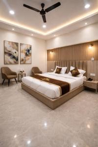 Hotel Atlantis Suites By Signature Stayz Near Kashi Vishwanath Rathyatra