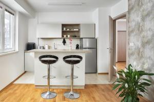 Urban Retreat Modern 2BR apartment