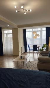 Затишна красива студія в новобудові з балконом